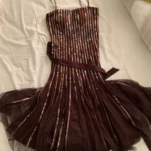 Cache size 6 beautiful brown patterned mid length gown